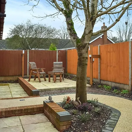 The Squirrels Villa Great Malvern Exterior photo